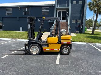 Caterpillar GP 30 Forklift LOW HPURS! Propane