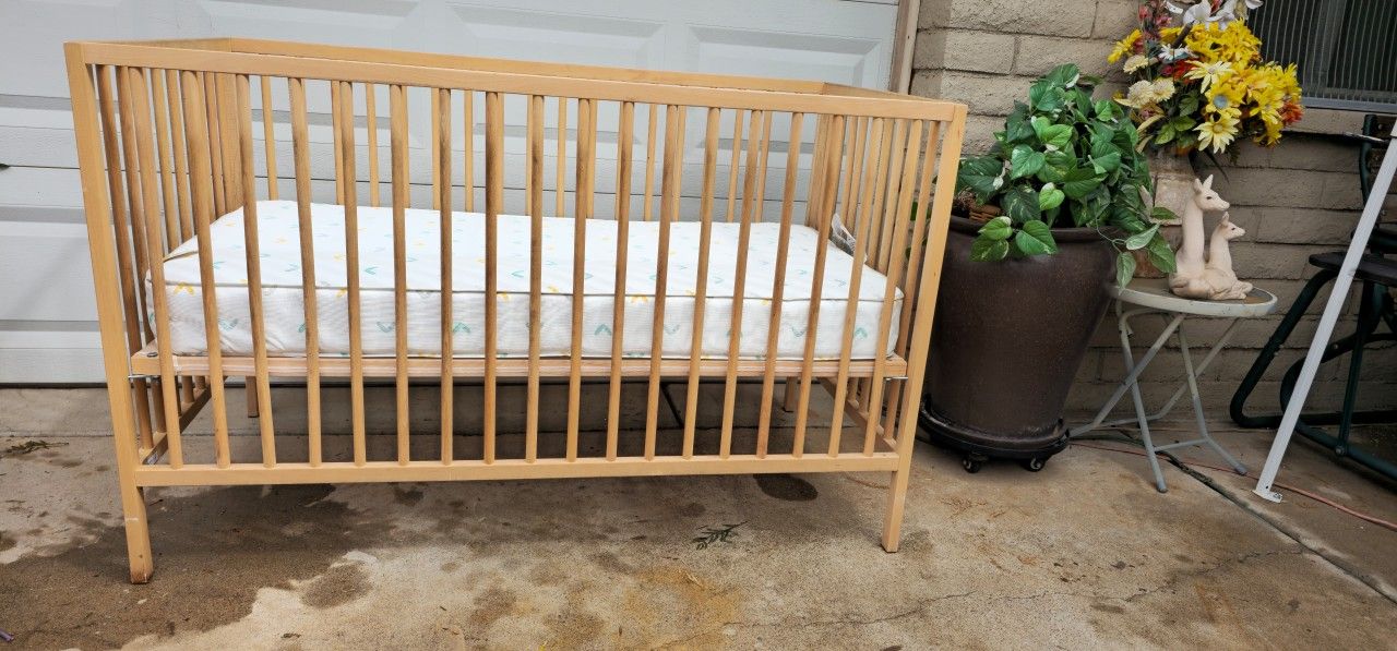 ** Beautiful Mini Wooden Crib/toddler Bed **