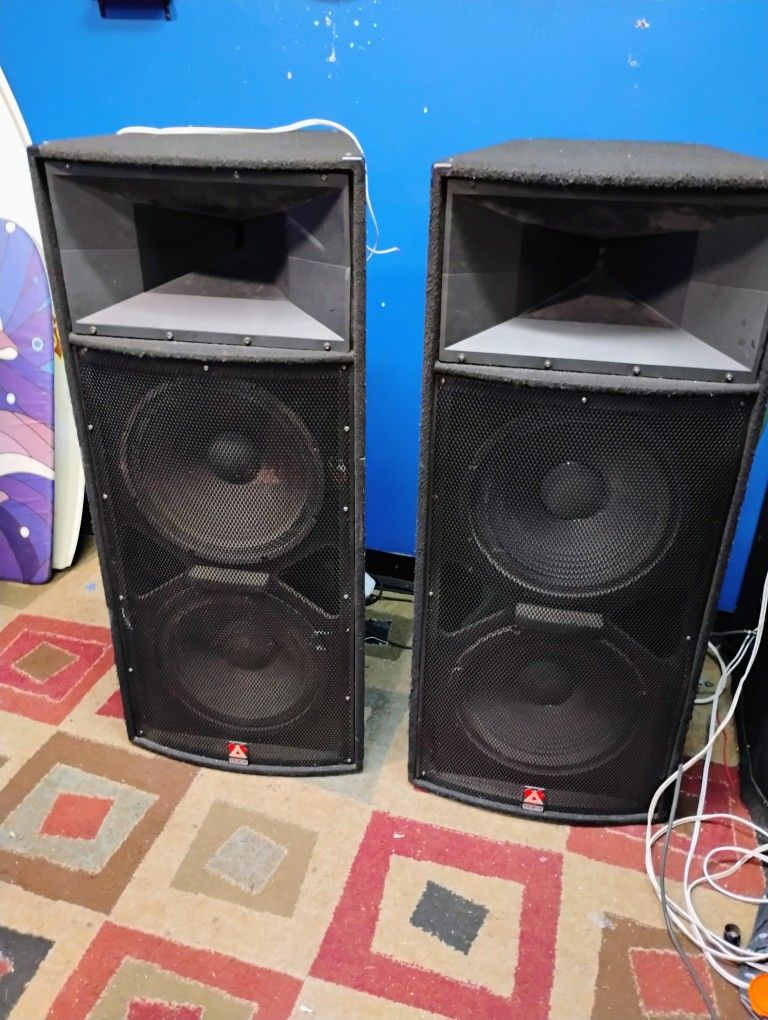 Set of Peavey TLS 4 Stage Speakers
