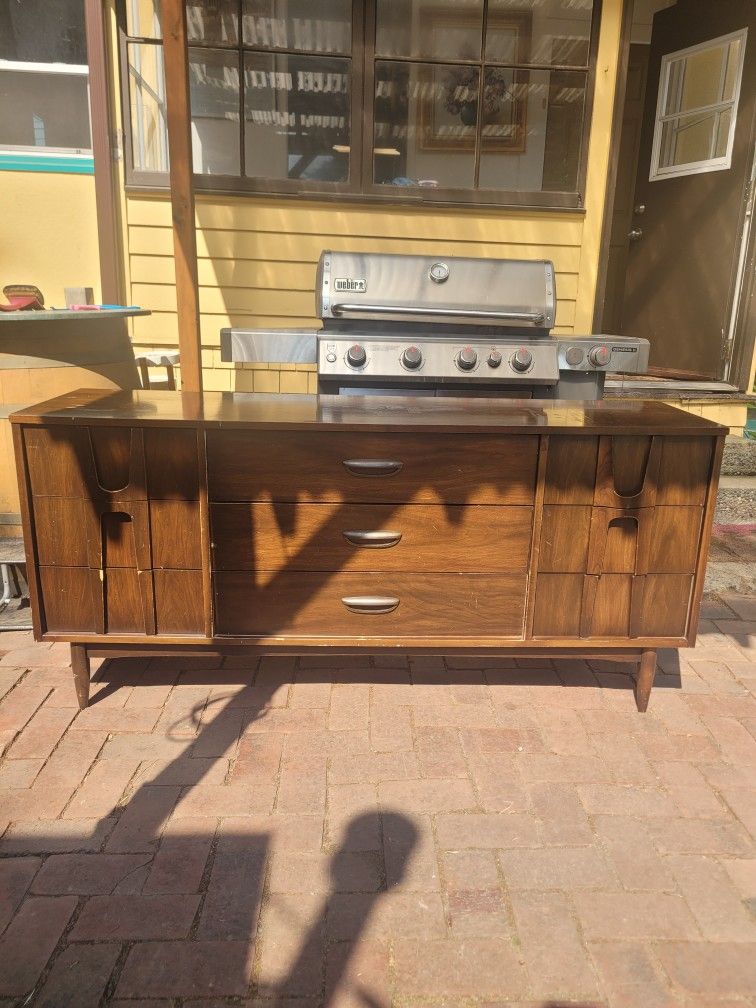 Vintage MCM 9 drawer lowboy dresser with 2 mirrors