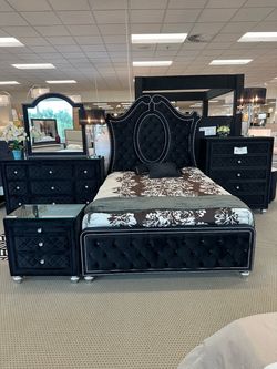 New Queen bedroom set $40 down