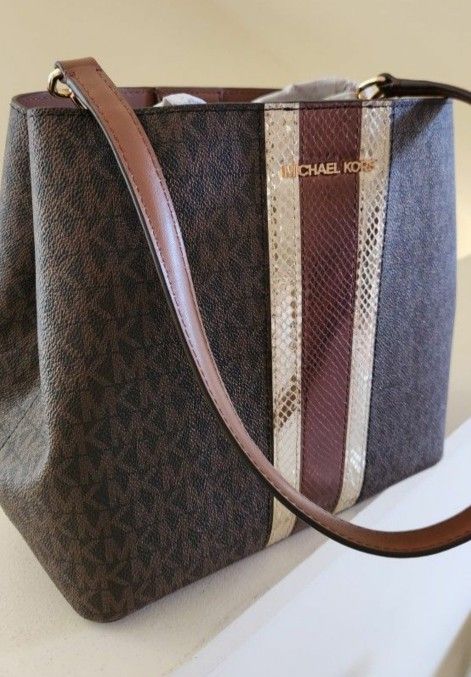 The Michael Kors 24 Year Signature Metallic Medium