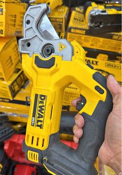 DEWALT DCE180 20V Plastic Tubing Cutter tool only