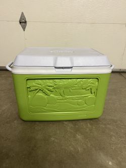 Rubbermaid Ice Chest/ Cooler 