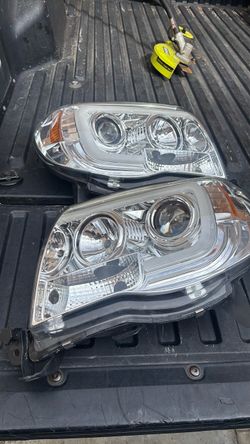 2007 Toyota Tacoma Headlights