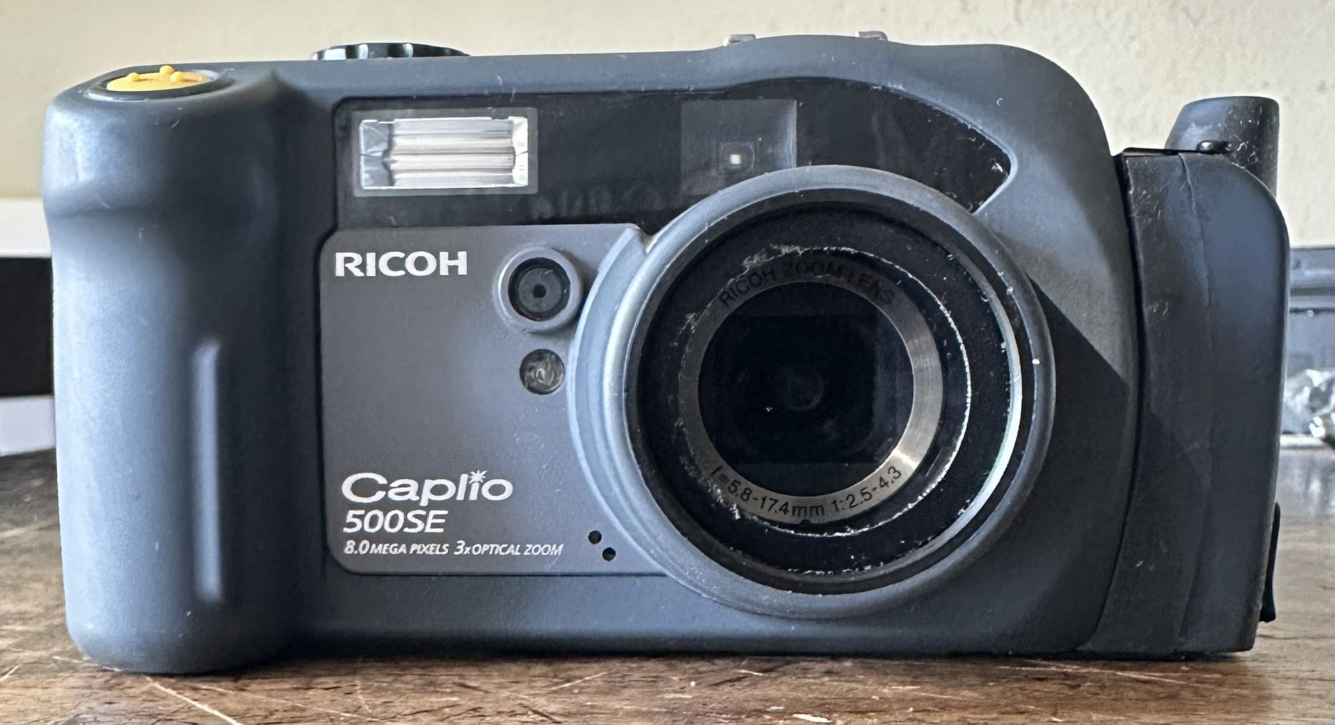 Ricoh Caplio 500SE Gray 8-MP 2.5" LCD Compact Digital Camera w/ 3x Optical Zoom