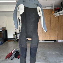 Quicksilver And Xcel Wetsuits MS Medium Short