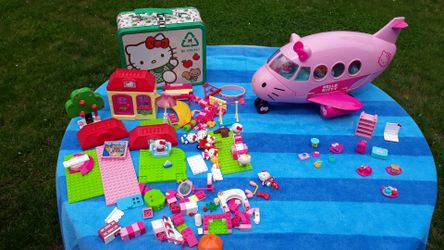 2 Hello Kitty Play Sets