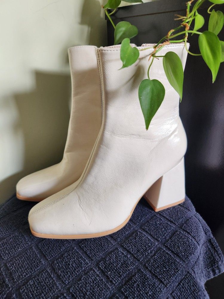 Womens Boots Size 5.5