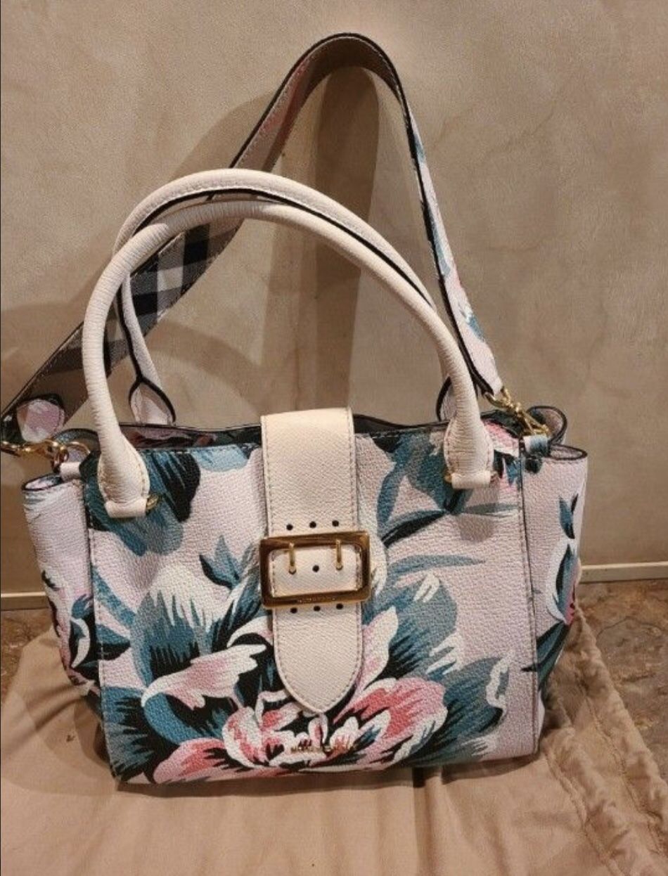 Brand New Burberry Tote Hand Bag Women’s With Tags