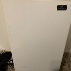 Absocold 3.7 Mini Fridge And Freezer 