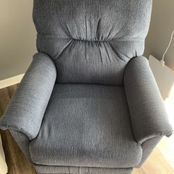 Recliner In Like New Condition Color Is Blue 