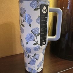 Brand New 40oz Hydrojug - Hydrangea 