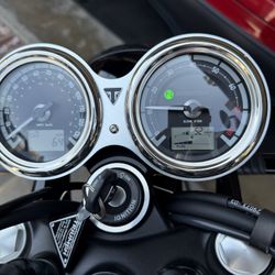 2022 Triumph T120 Black