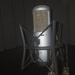 Akg  Perception 200 Microphone 