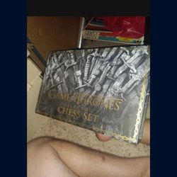 Brand New Collectible Game Of Thrones Chess Set