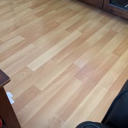 500 Sq Ft Of Laminate Pergo Floor (used)
