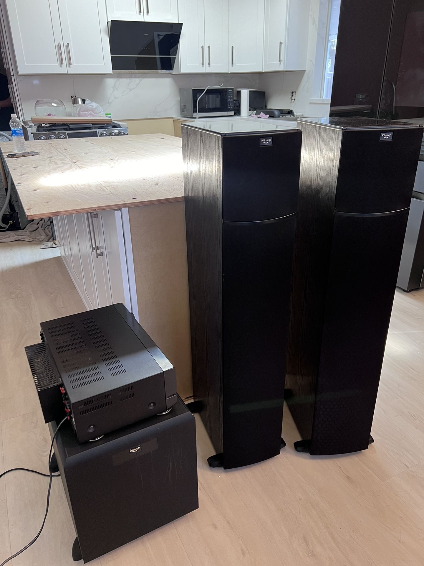 Klipsch Surround sound System With Receiver Speakers