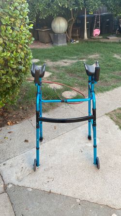 Adult Walker with arms rest  foldable  excellent condition nice color almost new