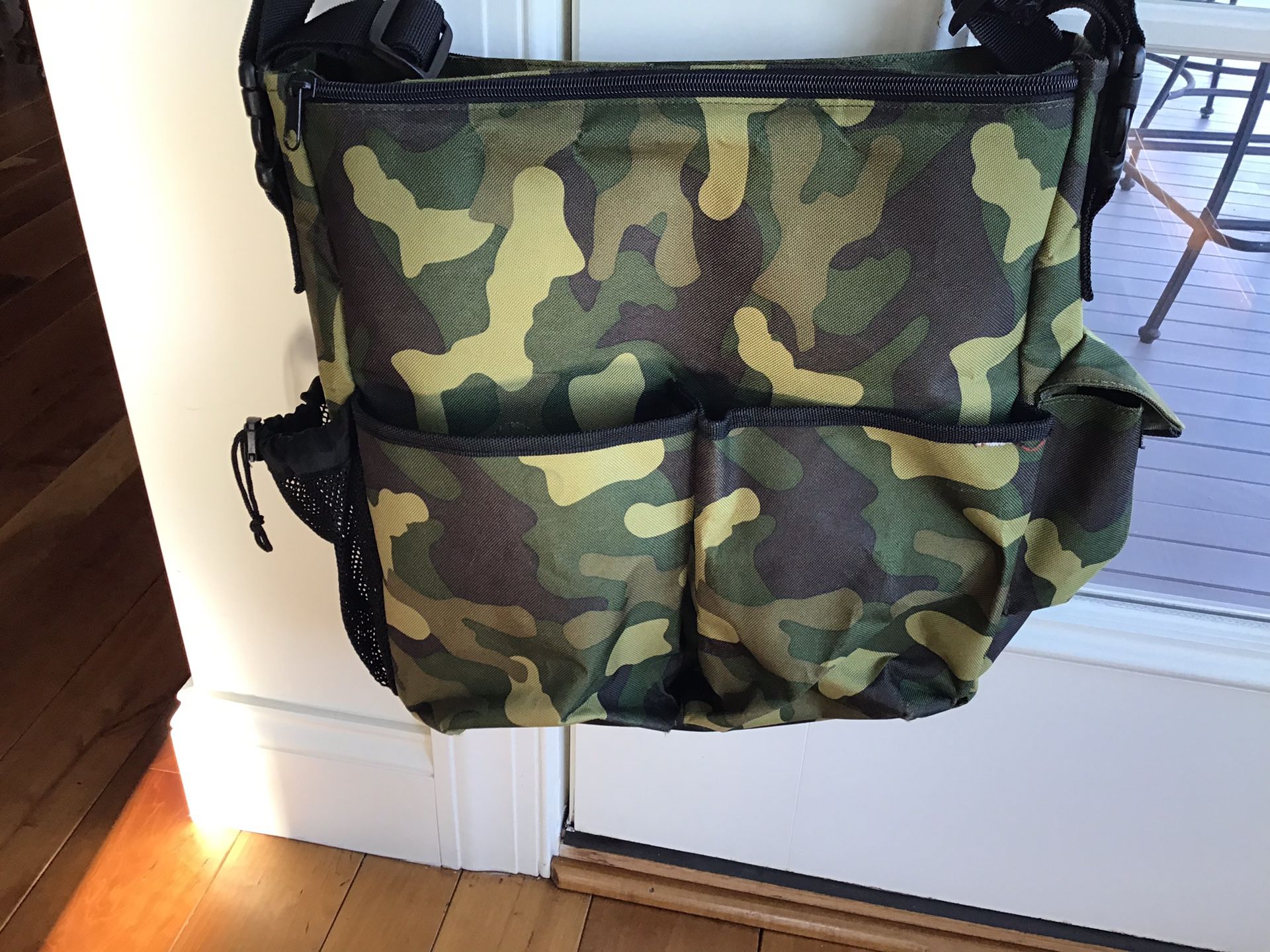 Super cute camouflage/camo messenger bag/gym bag in great condition