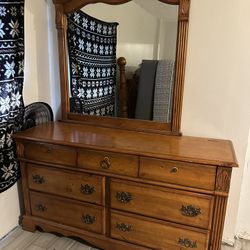 Dresser With Mirror