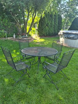 Patio Set: Table's Diameter  48", 4 Rocking Chairs