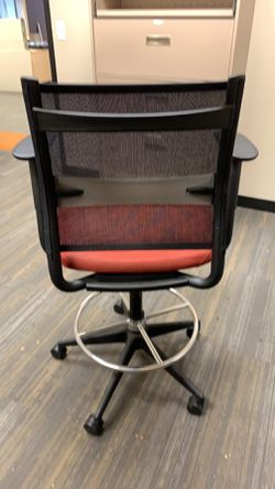 TALL OFFICE CHAIR GOOD CONDITION  Thumbnail