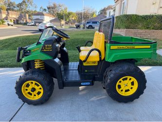 Peg-Perego John Deere Gator XUV 550 Battery-Powered ride-on car for Kids