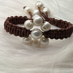 Leather Bracelet And freshwater Pearls 