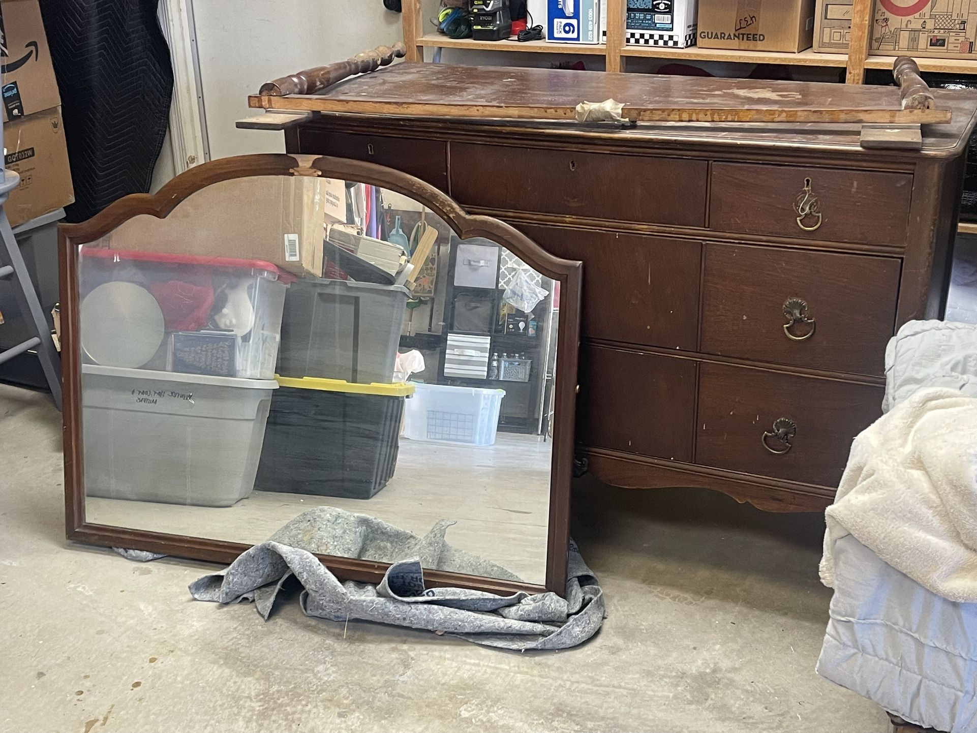 Antique Dressers With mirrors 