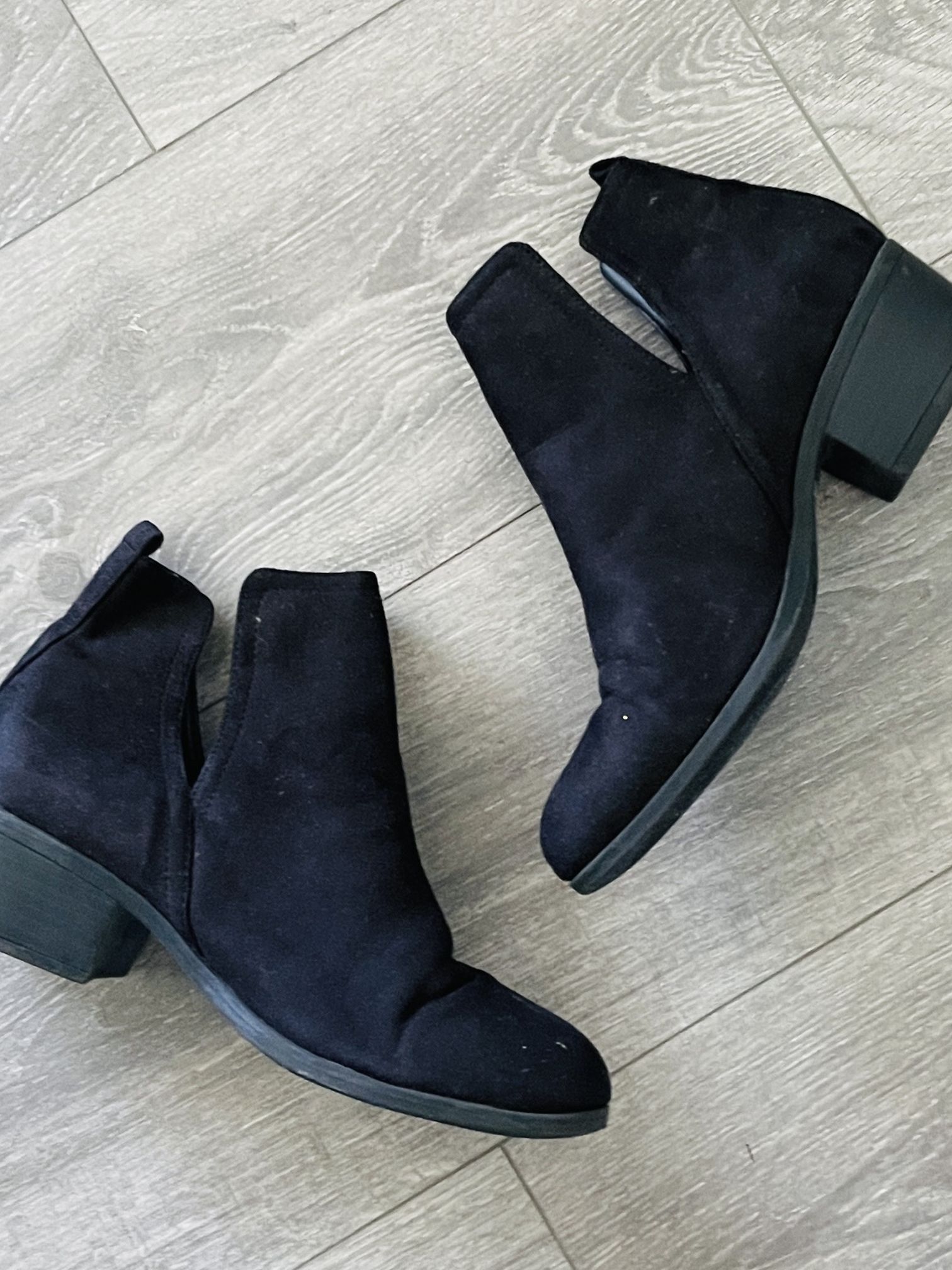 Fashionable Wild divas black booties with cutout details