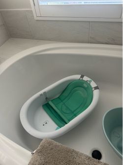 Free Frida baby bathtub.