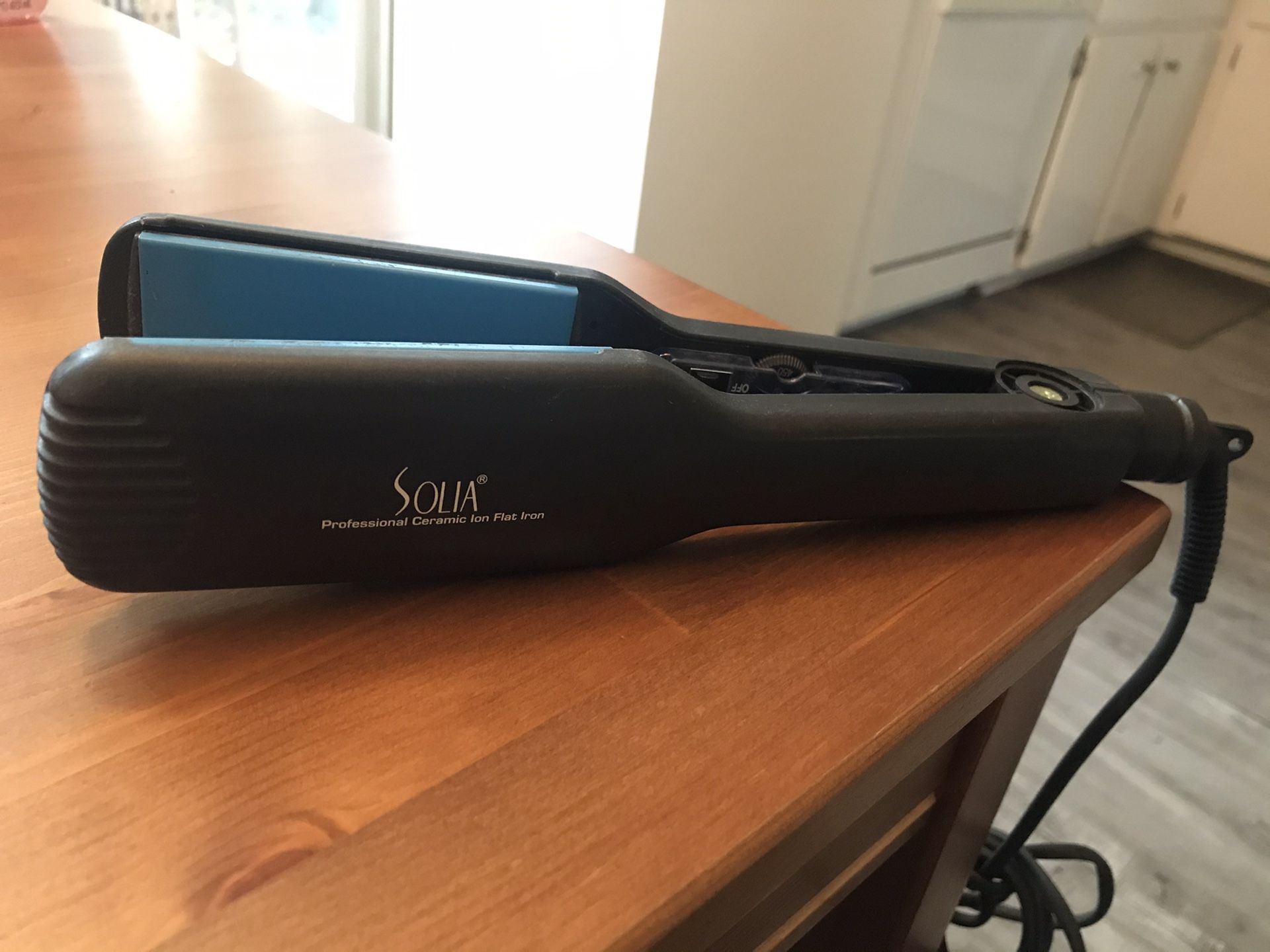 Solia ceramic hair straightener (all offers welcome!)