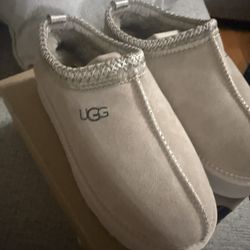 UGG Platform Slippers Size 9 