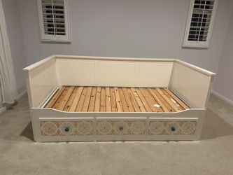 FREE! IKEA HEMNES daybed with 3 drawers