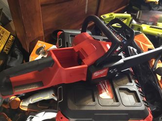 Milwaukee M18 Fuel Chainsaw 💥💥. Near new, only 175 mañana ⌛️💸👌🏽👌🏽
