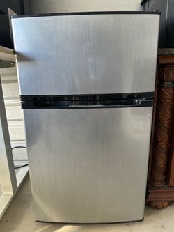 Insignia 3.1 cu. ft. Mini Fridge