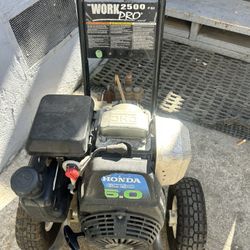 Pressure Washer $100 Firm  Starts Right Up