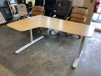 Pine Veneer White Legged L Desk