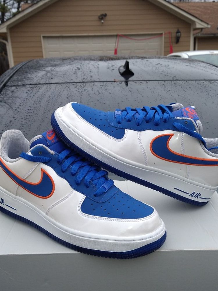 $100 local pick up Size 10.5 only. Nike Air Force 1 Low Knicks Very rare