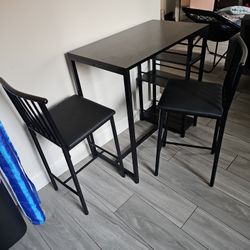 Breakfast Table With 2 Chairs