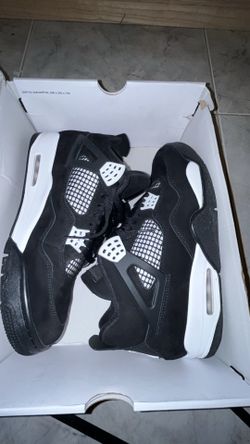 Jordan retro 4 white thunders