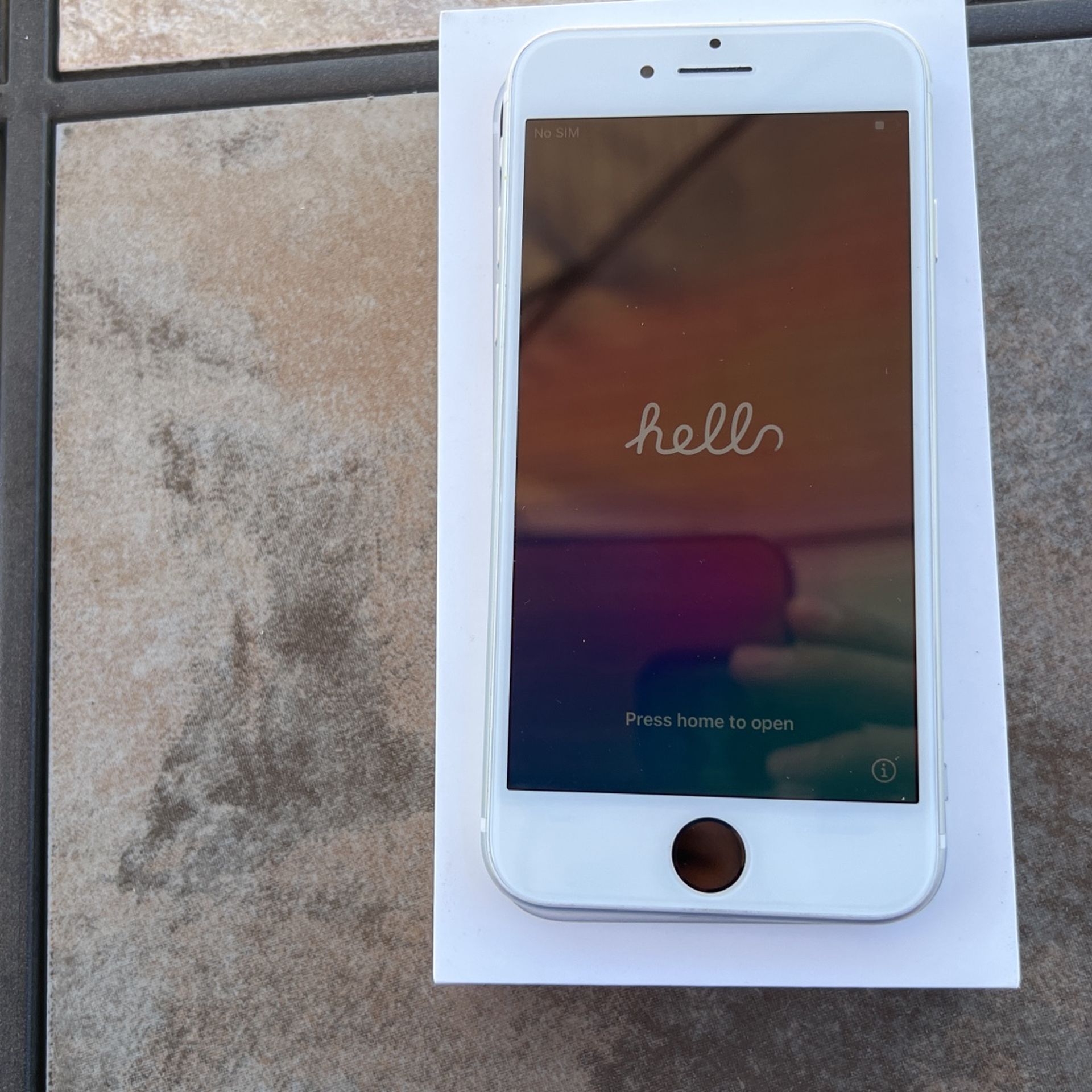 iPhone SE 64gb White Unlocked for Sale in Joliet, IL - OfferUp