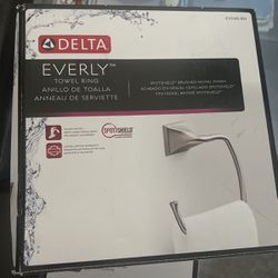 Delta Everly Towel Ring