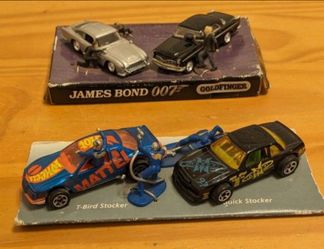 Hot Wheels and Gold Finger 007 $10
