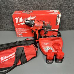 Milwaukee (3401-22) M12 12-Volt Lithium-Ion Brushless Cordless Subcompact Brushless Drill Driver Kit