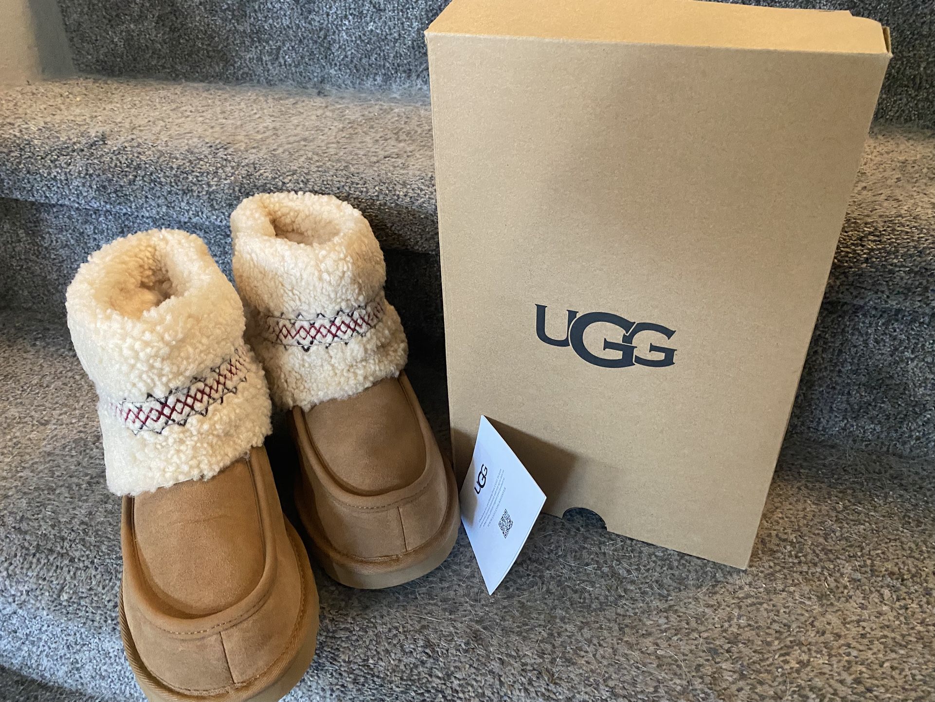 UGG 