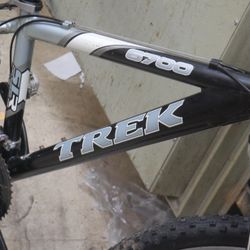 TREK 6700 SLR ALPHA SUPERLIGHTRACE CUSTOM BUTTED/ SEAMLESS DRAWN BIKE, SMALL FRAME, SHIMANO OLIVIO FRONT DERAILLEUR, SHIMANO DEORE REAR DERAILLEUR, JU