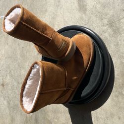 Kookaburra By Uggs Size 5