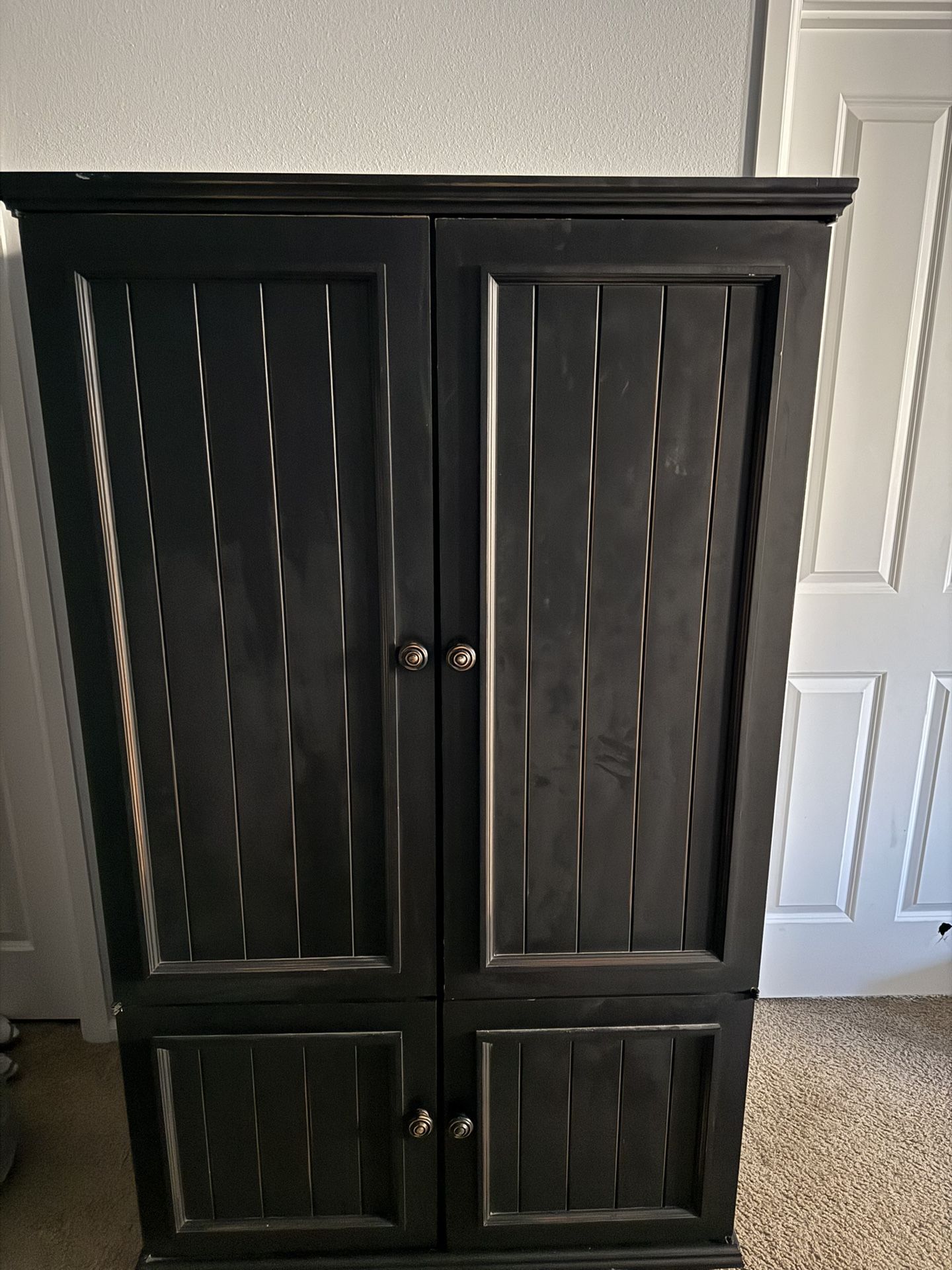 Armoire/dresser